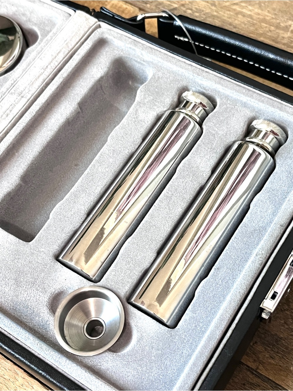 Travel Bar Set Stainless Steel Flasks Shot Glasses Corkscrew Case Kit - Picture 6 of 6
